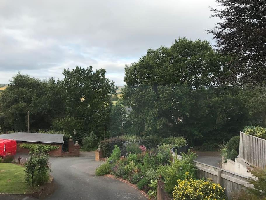 1 Bedroom Self Contained Separate Annexe In Exeter Ide Bagian luar foto